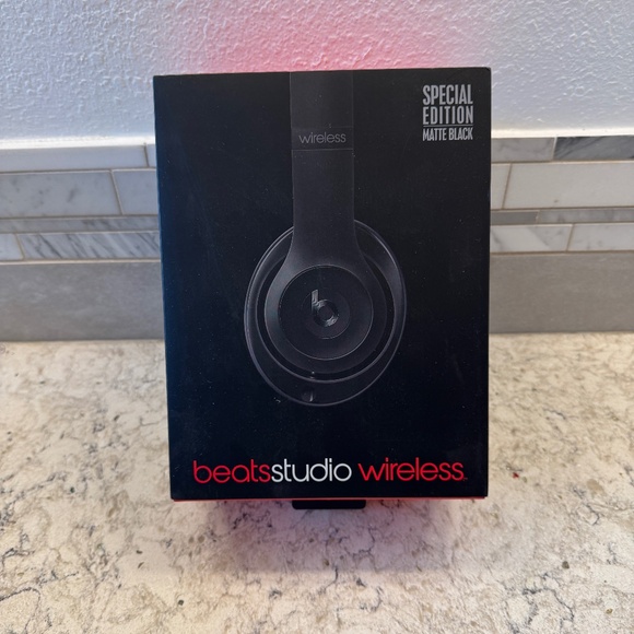 EMPTY BOX  Special Edition Matt Black Beats Studio wireless BOX ONLY - Picture 2 of 8